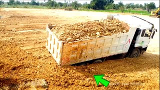 Incredible! Dump Truck 25ton Drive Back Uploading Landslide Overturned Rescue D65PX Bulldozer Komat…