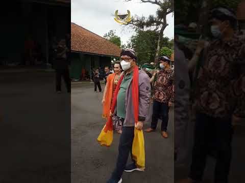 BUPATI BANYUMAS NJOGED LENGGER CALUNG BANYUMASAN - YouTube