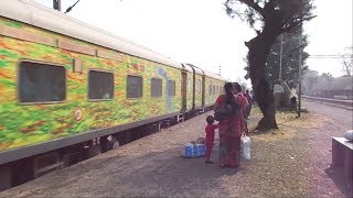 22210 Duronto Express Speeding Through Pardi, Gujarat!!!!