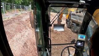 Aushub für eine Terrasse und Gabionen Stützwand / Erdarbeiten mit einem Liebherr Bagger / GoPro