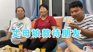 农村丈母娘邀晨晨一帮人吃饭，7个人全到齐，河北美食犒劳孩子们【小超的农村事】