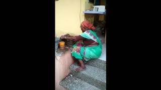 130  அம்மி அரைத்தல் -Ammi araithal- - अम्मी अराइ (Traditional mixture grinder)