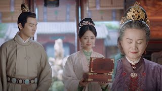 The mother-in-law apologized to Shiyi and gave her most precious dowry to Shiyi