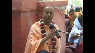 24  HH Radhanath Swami at Ter Kadamba Vrindavan Yatra 2004   YouTube