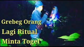 Grebeg Warga Sedang Ritual Minta Togel