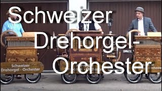 Das Schweizer Drehorgel-Orchester spielte am Drehorgeltag beim Heimatmuseum in CH-Oberweningen