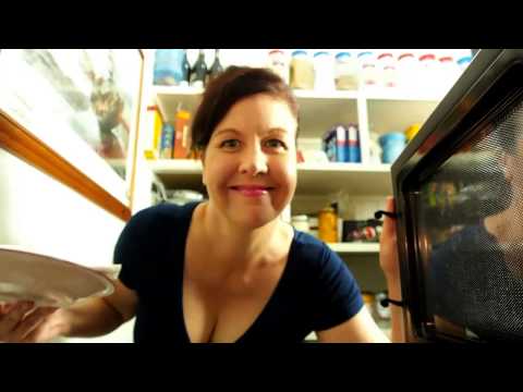 How to Cook a Meat Pie in the Microwave How to Cook a Meat Pie in the Microwave