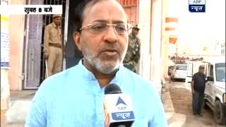 Arjun Modhwadia casts his vote in Porbandar