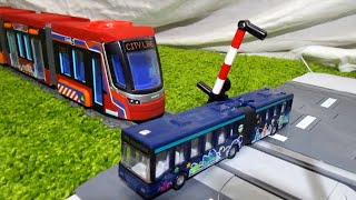 SIKU Articulated Bus 1617 \u0026 Dickie Toys City Liner Tram