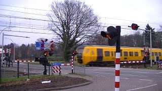 Spoorwegovergang Hengelo // Dutch railroad crossing