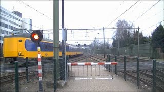 Spoorwegovergang Naarden-Bussum // Dutch railroad crossing