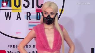 Poppy wears pink faux fur dress & bold mask to 2018 AMAs