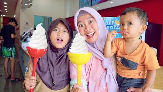 AZAM BELI ES KRIM JUMBO BUAT KAKA🍦 JEMPUT PULANG SEKOLAH