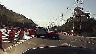 블랙박스 ... 김여사님 합류도로 차선 변경 사고 .. (CAR ACCIDENT)