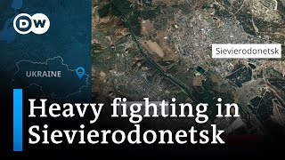 Ukraine says civilians under fire in Sievierodonetsk chemical plant | DW News