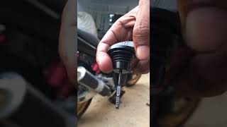 Oil Level Honda - Correct way (බයික් එකේ ඔයිල් බලන විදිය)