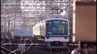 南海・泉北高速鉄道 中百舌鳥駅を泉北5000系区急が通過