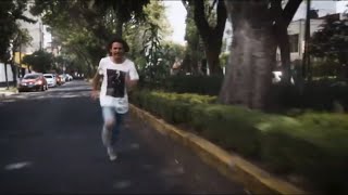 Auxilio, me siguen, ayúdenme por favor, me están persiguiendo (Meme Luisito Comunica)