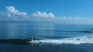 Aksi Bule Main Surfing di Batu Karas, Pangandaran. Itunya kelihatan