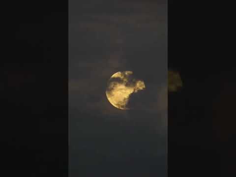 What celestial object does Romeo swear by?