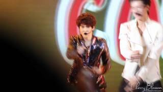 120526 롯데월드 공개방송 :: MAMA (수호.ver)