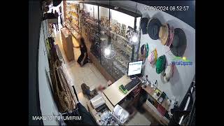 Bandidos assaltam relojoaria em Manhumirim