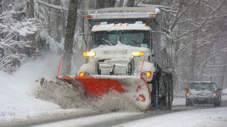 When will the snow be heaviest during Saturday's storm?