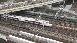 東京～神田間での電車の並走シーン