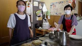 A long-established and well-known okonomiyaki restaurant run by a mother and daughter -Japanese Food