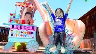 艾玛假装玩巨型游泳池和冰淇淋泳池派对 Emma Pretend Play Giant Swimming Pool and Ice Cream Toys Pool Party