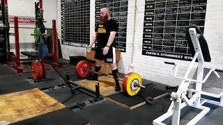 Deadlifts with the 5AM Crew : Top set of 210Kg beltless for 6