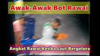 Awak-Awak Bot Rawai Angkat Rawai Ketika Laut Bergelora