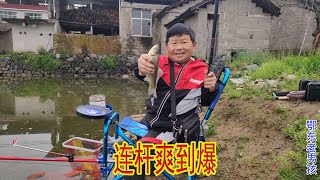 老乡的鱼塘杂鱼太多，大叔带老男孩去清塘，这上鱼的速度也没谁了