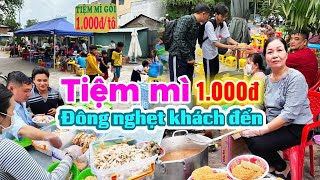 1075. Tiệm mì gói Rẻ nhất miền Tây ở Mỹ Tho Tiền Giang vừa mở cửa là khách đến xếp hàng đông nghẹt