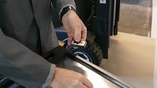 Installation of a wheel on a needle board safe