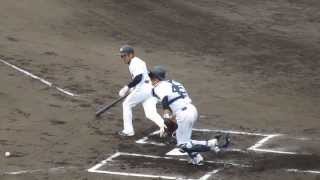 バント練習する平野恵一選手（#5）。オリックス春季キャンプ2014