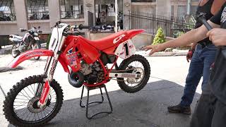 BLOOD RED 1989 HONDA CR250R 2 STROKE RIPPER,  FRAME UP RESTORATION JUST COMPLETED