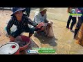 1085 easy fishing of cambodians ទឹកស្រកខ្លាំងមែនទែនហើយ នៅព្រែកសឿ មានអ្នកមករកត្រីកាន់តែច្រើនហើយ