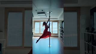 예쁜 빨간 드레스 입는 폴댄스 pole dance in red dress