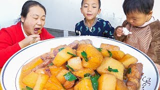 Wife pull out turnip to buy pork, do braise in soy sauce turnip, go up a table child to grab to eat