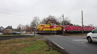 MEG Schrottzug mit 24 ausgemusterten Br 143 (längste Lokzug mit 27 Maschinen)