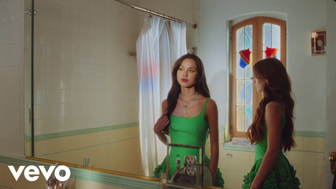 Deja Vu By Olivia Rodrigo Samples Covers And Remixes Whosampled