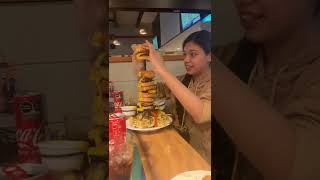 Mini hamburguesas en Hooters  (Slider Towers)