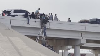 Good Samaritans rescue Texas deputy dangling from an overpass