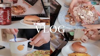 VLOG32｜封控下的日常饮食｜紫麦奶酪欧包｜发现煎蛋好吃的新做法｜复刻Tims肉桂贝果｜椒盐碱水｜芝士包菜蛋饼｜藏有小圆子的贝果｜沉迷于知否的宅家日常