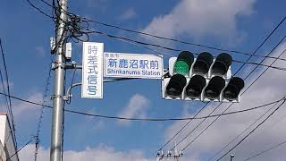 【鹿沼市鳥居跡町】4方向矢印の時差式信号(再撮影版) @新鹿沼駅前