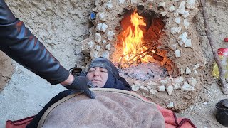 Grandmother and the Silence of the Mountains: A Cave in the Snow, a Story of Poverty and Loneliness