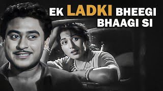 Ek Ladki Bhigi Bhagi Si | Chalti Ka Naam Gaadi | Kishore Kumar Superhit Black And White Song