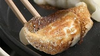 ただ焼くだけ、水も油もいらない冷凍ギョーザ　味の素