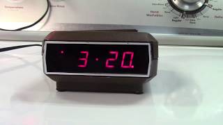 VINTAGE Spartus Digital Alarm Clock Model 21-3000-170